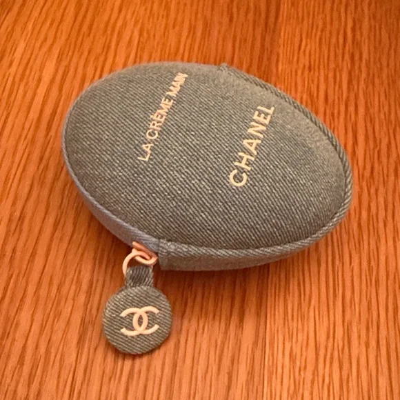 CHANEL Denim La Crème Main Oval Pouch - Blue - Picture 2 of 4